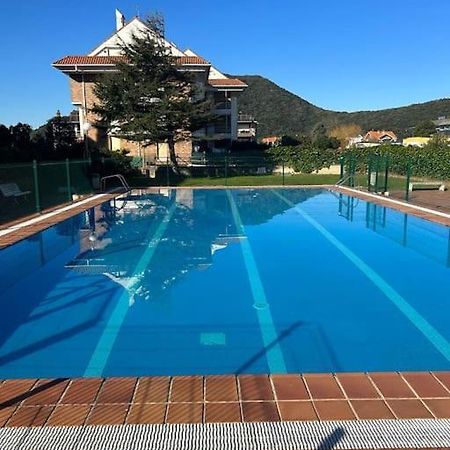 Playa De Berria -Apartamento Con Piscina Y Vistas Al Mar Сантонья Экстерьер фото