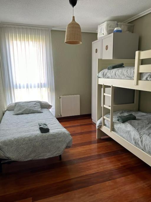 Playa De Berria -Apartamento Con Piscina Y Vistas Al Mar Сантонья Экстерьер фото